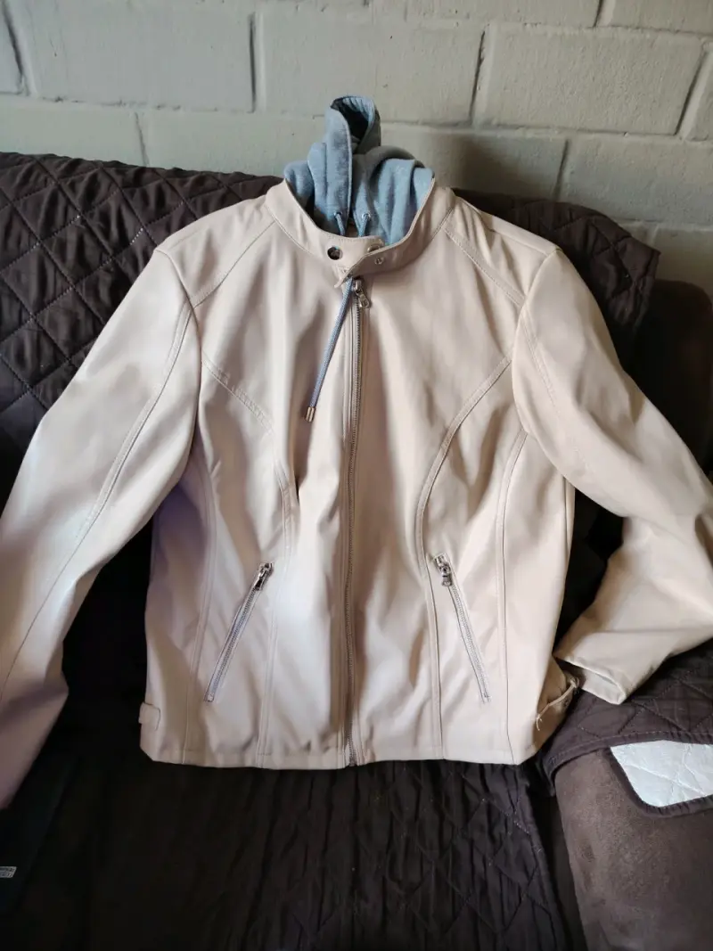 Chaqueta beige con cierre - 1