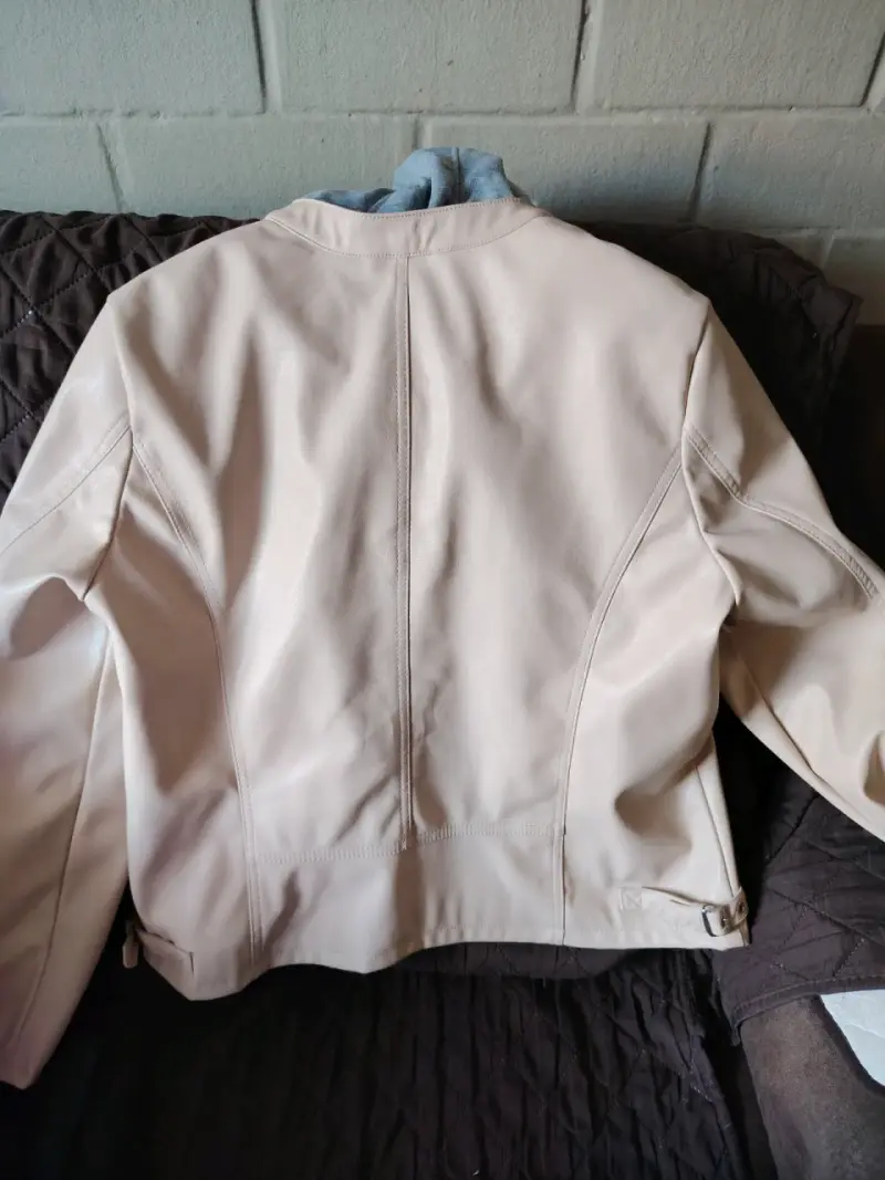 Chaqueta beige con cierre - 4