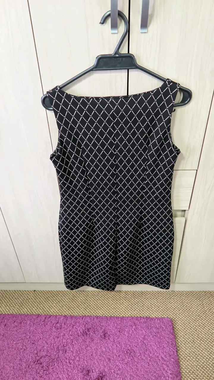 Vestido negro con patrón geométrico M - 2