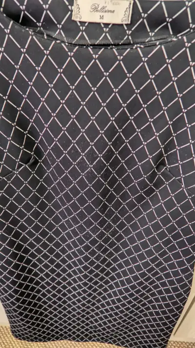 Vestido negro con patrón geométrico M - miniatura 3