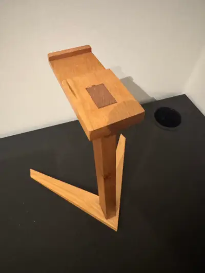 Soporte de madera para audífonos - miniatura 1