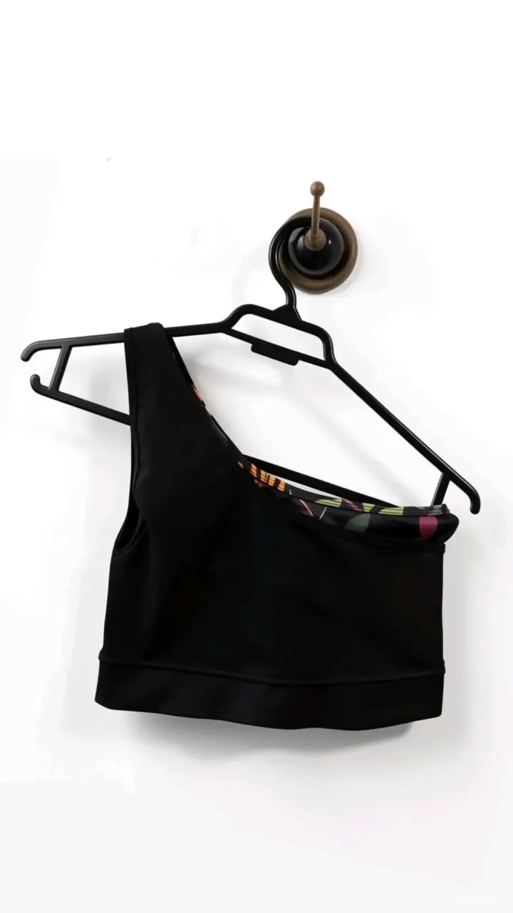 Top deportivo negro Monarch