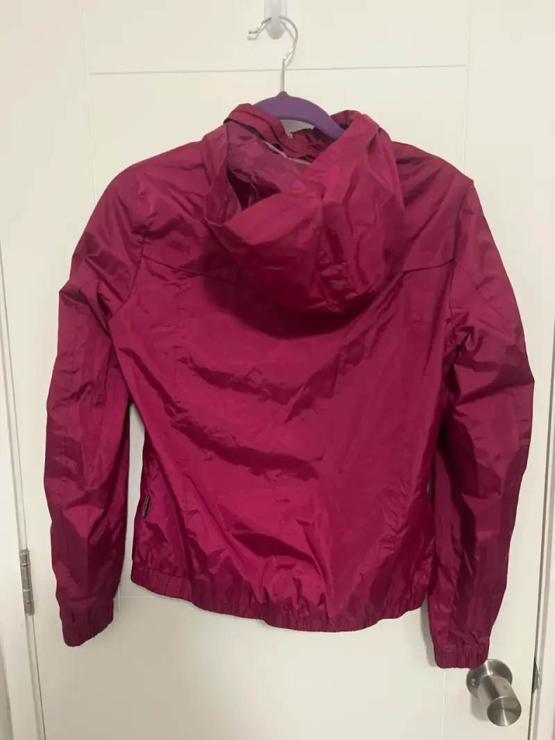 Cortaviento color burdeos Nike - 2