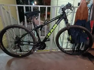 Bicicleta montaña RAM negra - miniatura 1