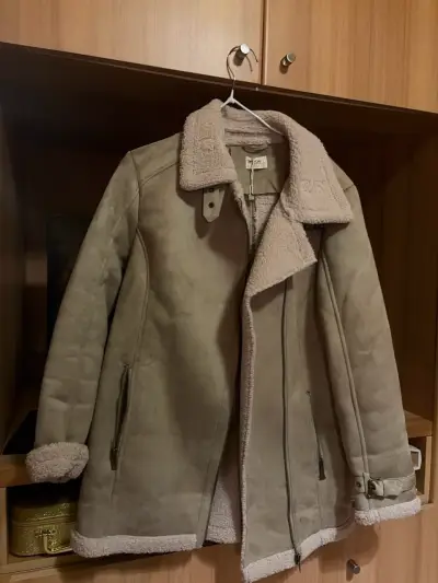 Chaqueta beige con interior de lana - miniatura 1