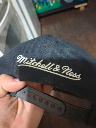 Gorra negra con logo de toro - miniatura 3