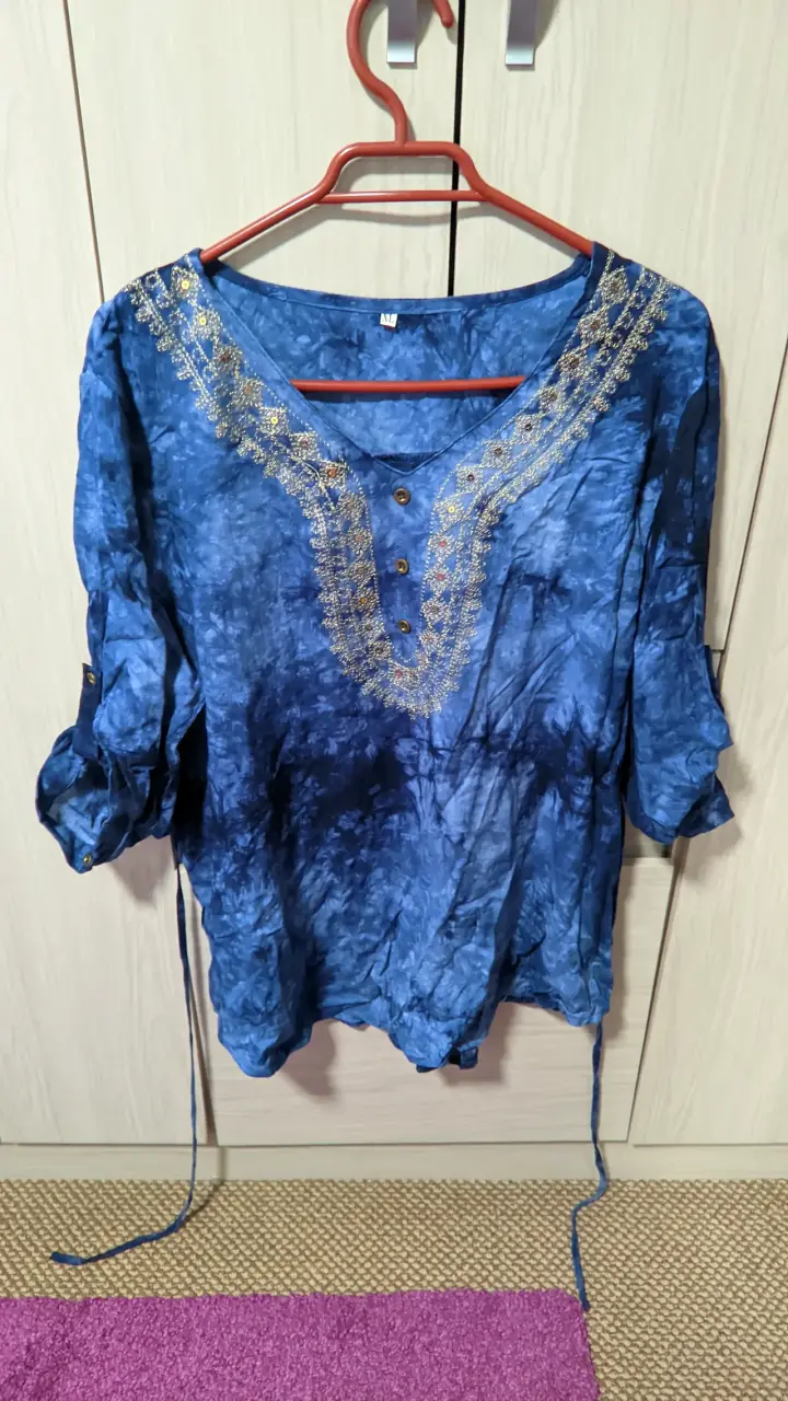 Blusa azul con bordados XL - 1