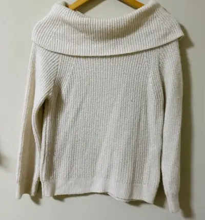 Suéter blanco de cuello alto - miniatura 1