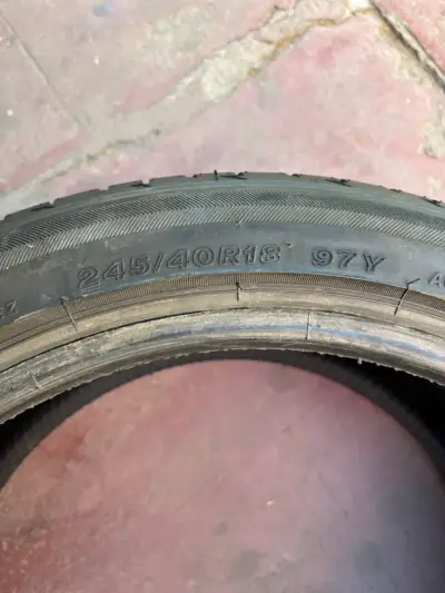 Neumático 245/40R18 usado - miniatura 1