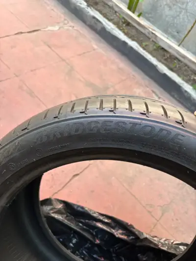 Neumático 245/40R18 usado - miniatura 4