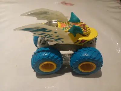 Camioneta de juguete con alas - miniatura 1