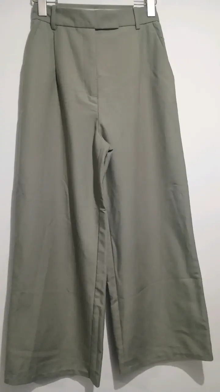 Pantalones anchos verde oliva - 1