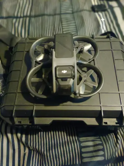 Dron DJI Avata Fly More Combo - miniatura 2