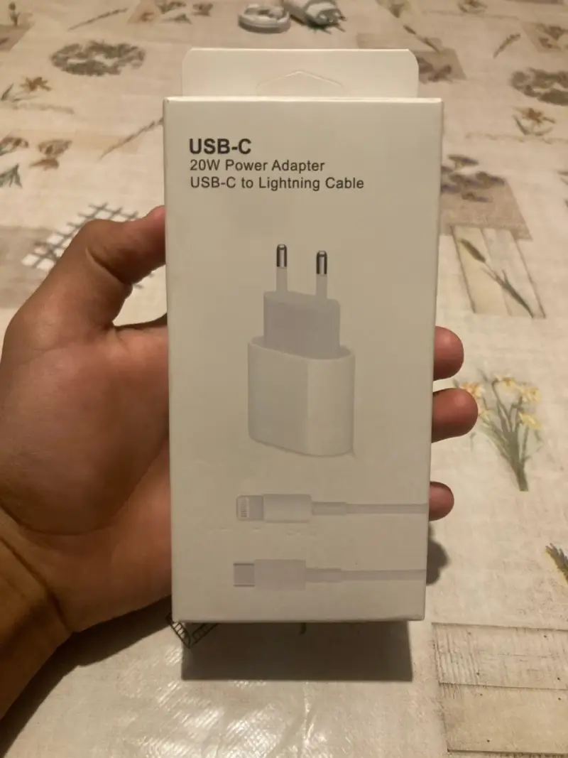 Adaptador USB-C 20W nuevo - 1
