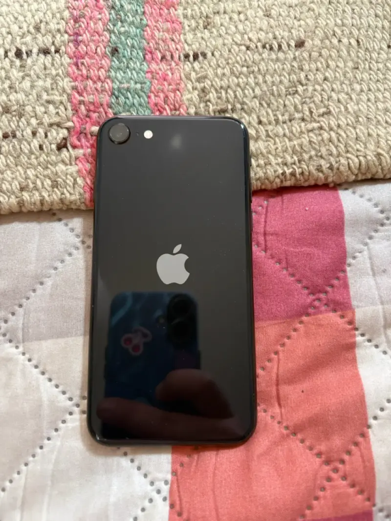 iPhone SE segunda generación negro 64GB - 1