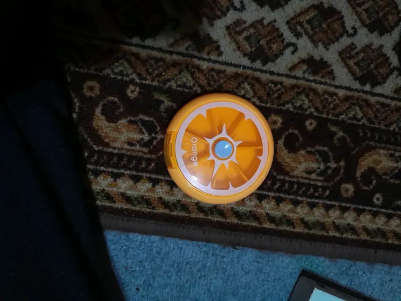 Pastillero en forma de naranja