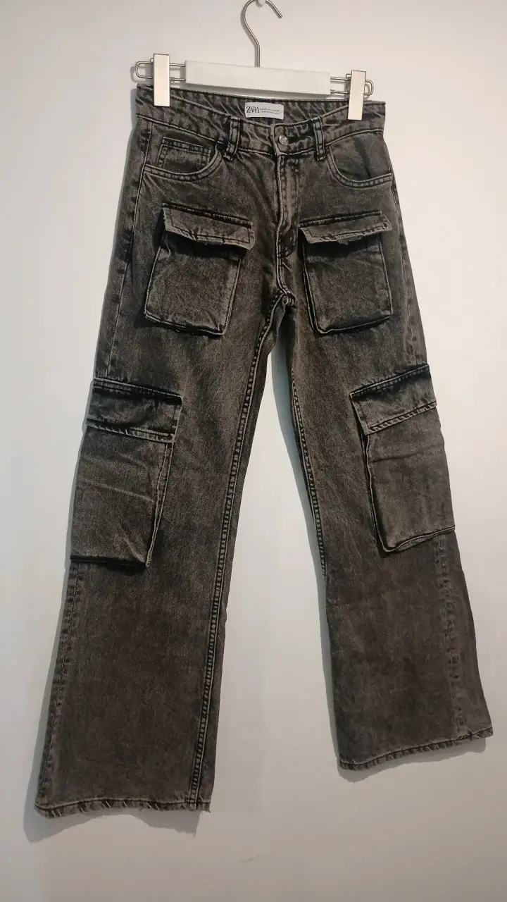 Pantalones cargo gris oscuro