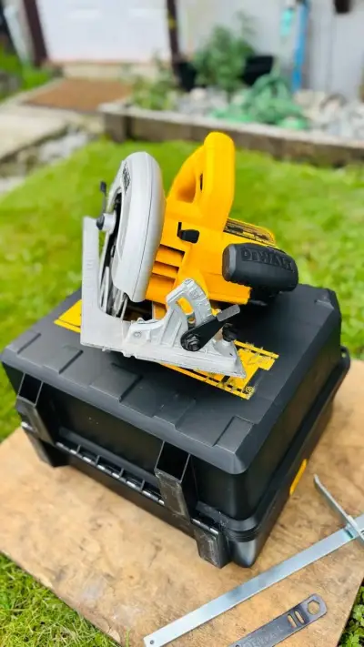 Sierra circular profesional - miniatura 3