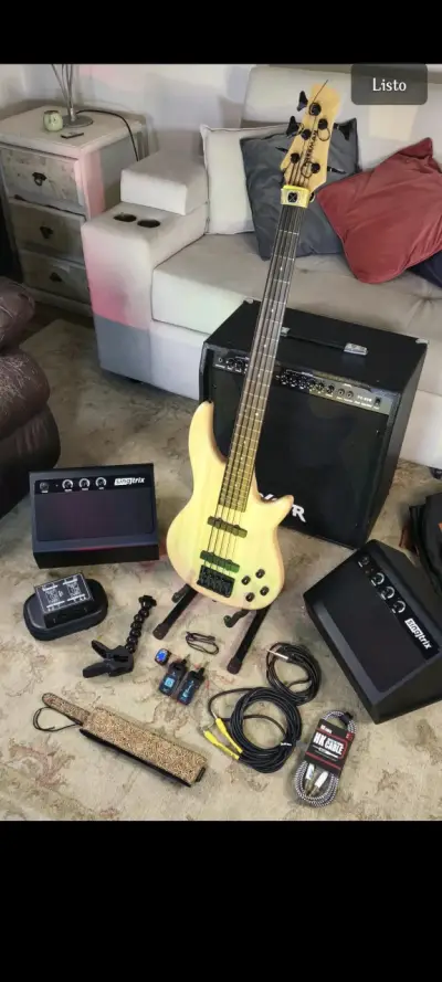 Bajo eléctrico con amplificador y accesorios - miniatura 1