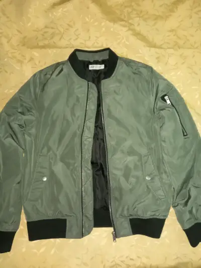 Chaqueta bomber verde H&M - miniatura 1