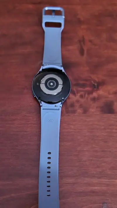 Reloj inteligente azul - miniatura 3