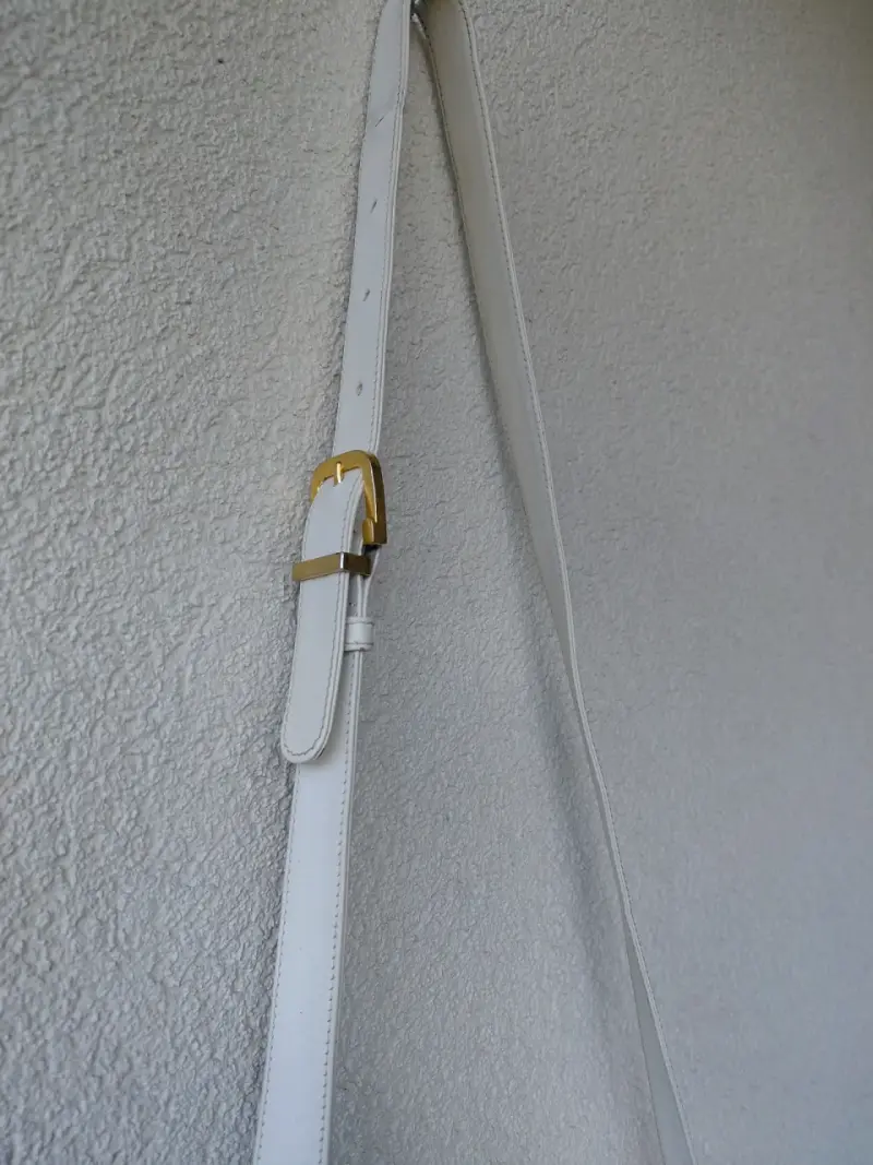 Cartera blanca con correa larga - 4