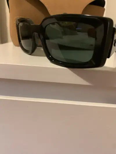 Lentes de sol negros RB con estuche - miniatura 3