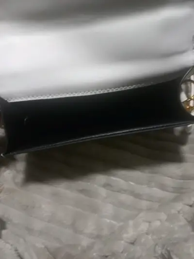 Cartera blanca con hebilla dorada - miniatura 2