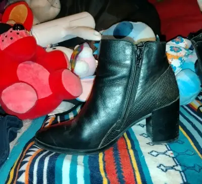 Botines negros de cuero - miniatura 2