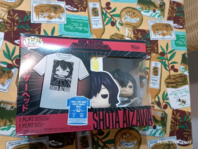 Polera y figura de colección - 2