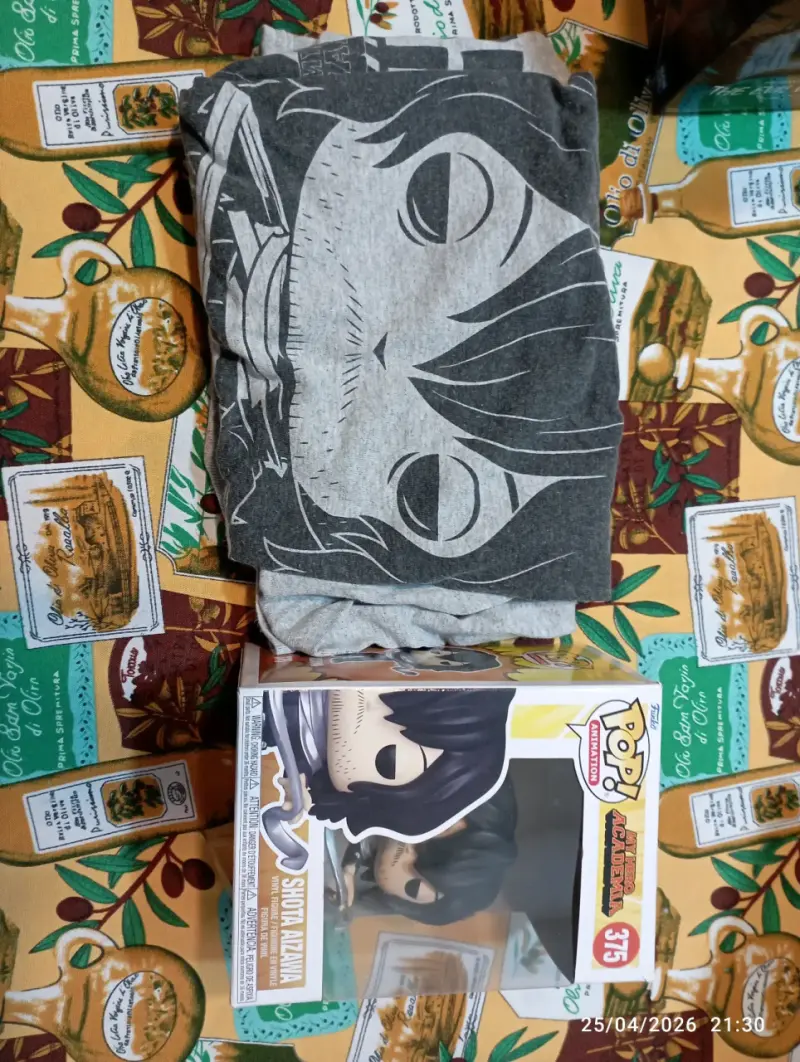 Polera y figura de colección - 5