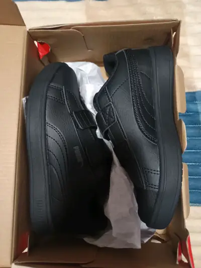 Zapatillas negras Puma nuevas - miniatura 1