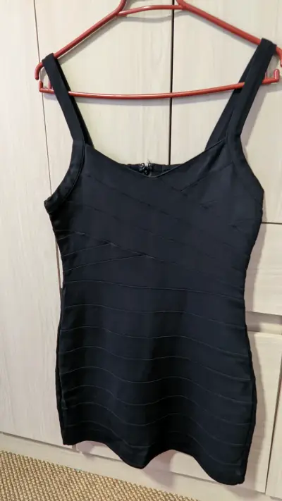 Vestido negro ajustado un uso S Petite - miniatura 1