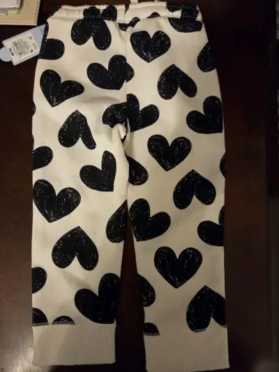 Pantalones jogger con corazones - miniatura 2