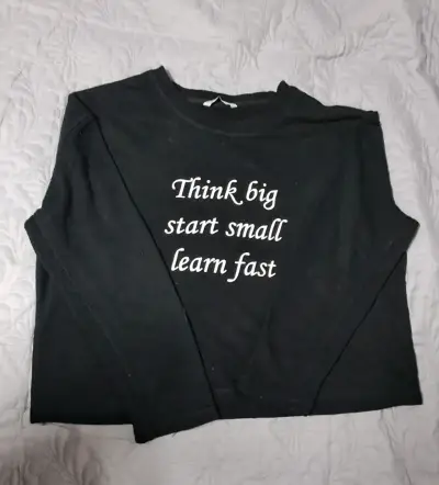 Polerón negro con frase estampada - miniatura 1