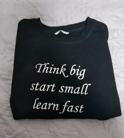 Polerón negro con frase estampada - miniatura 2