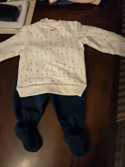 Conjunto infantil blanco con flechas - miniatura 3