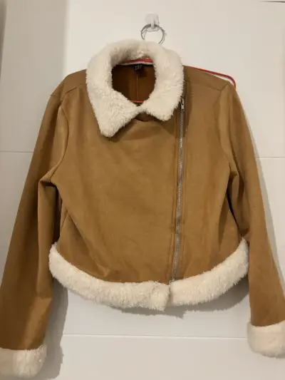Chaqueta con cuello de piel sintética - miniatura 1