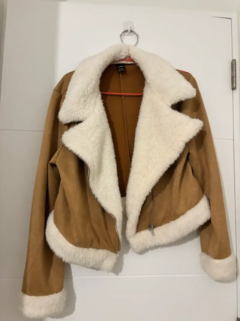 Chaqueta con cuello de piel sintética - 2