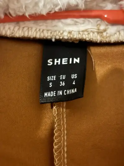 Chaqueta con cuello de piel sintética - miniatura 3