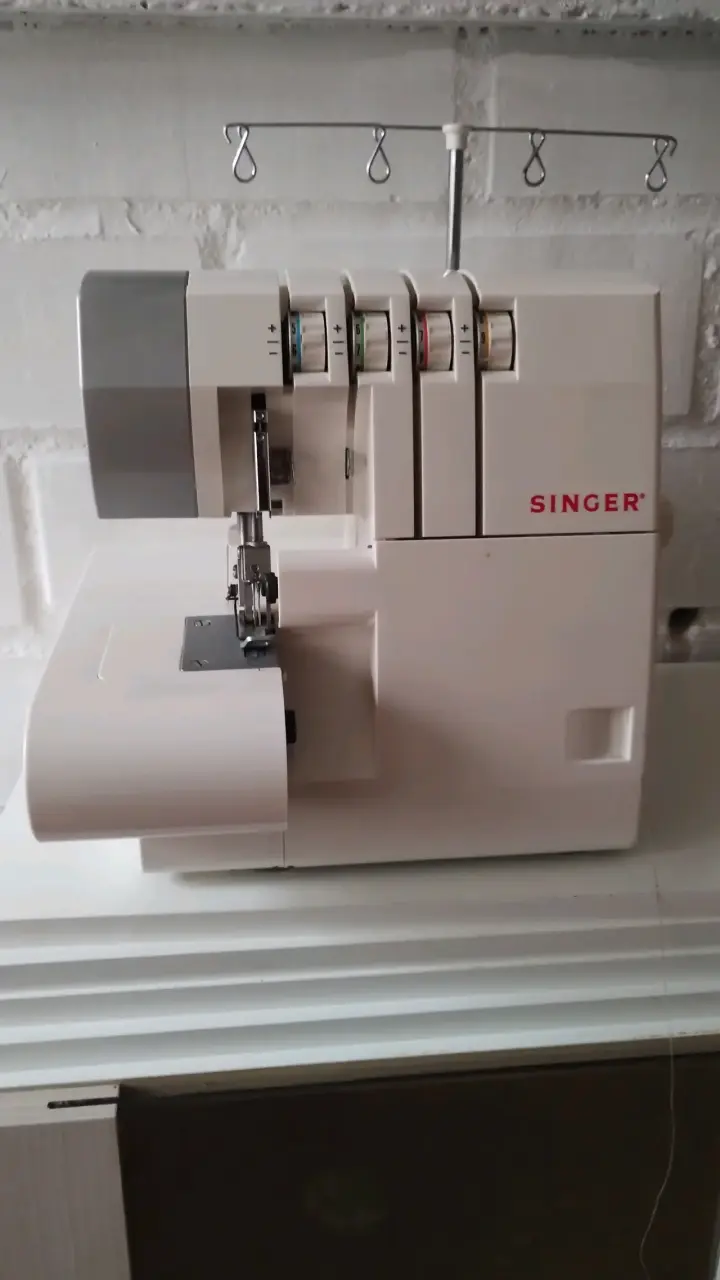 Máquina overlock Singer