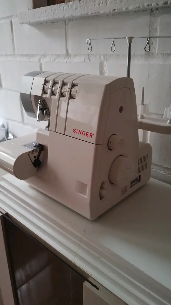 Máquina overlock Singer - 2