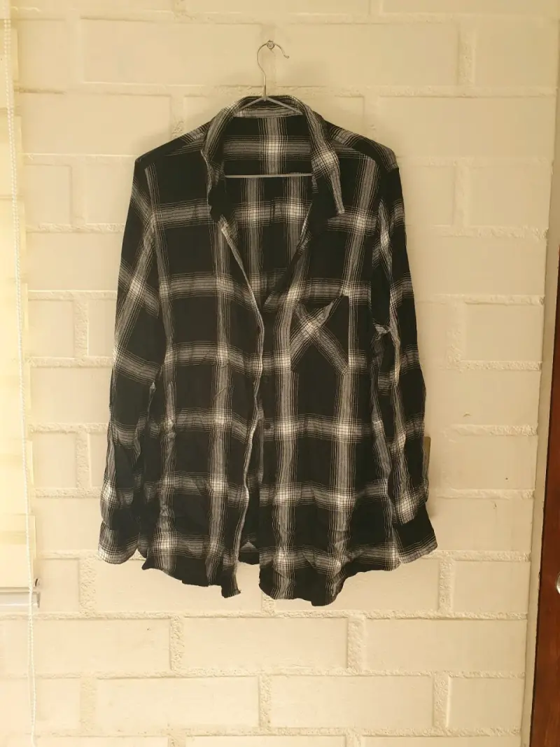 Camisa a cuadros verde y negra - 2