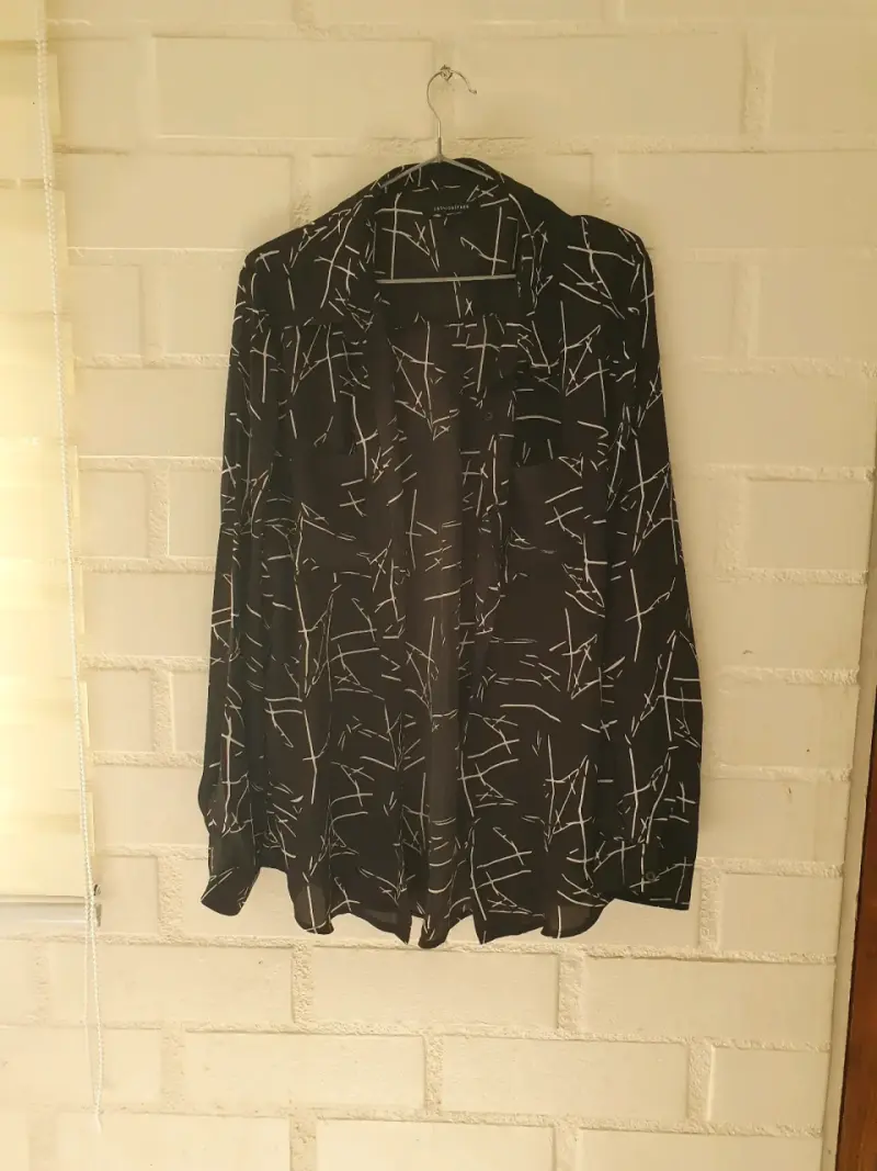 Camisa negra estampada