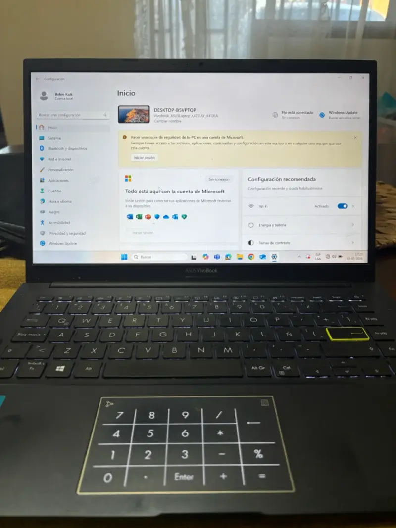 Laptop ASUS VivoBook negra - 1