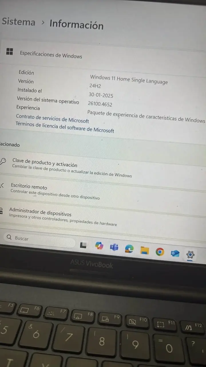 Laptop ASUS VivoBook negra - 5