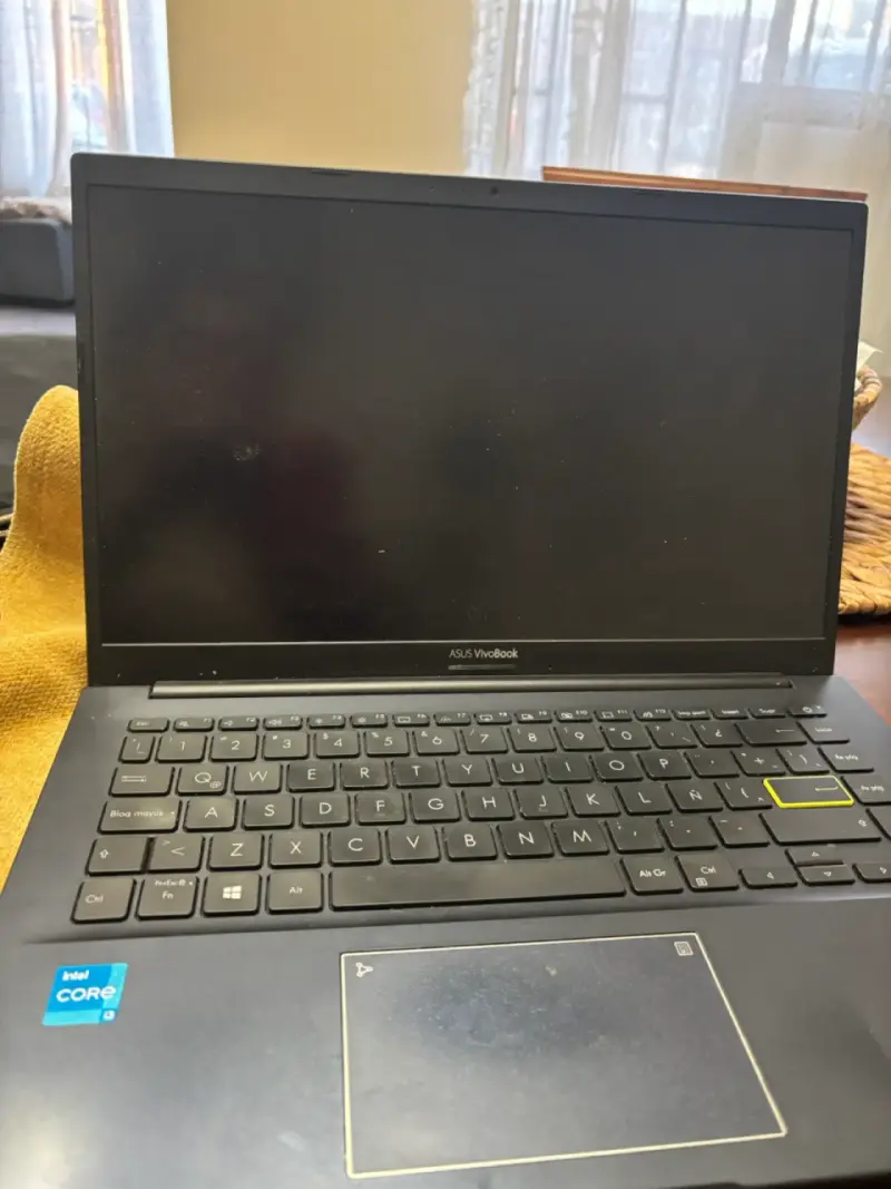 Laptop ASUS VivoBook negra - 6