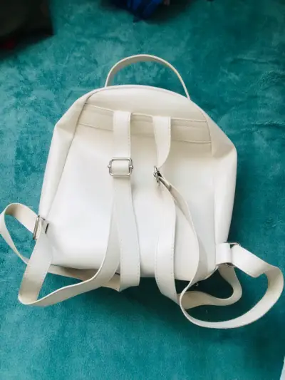 Mochila blanca diseño calado - miniatura 2