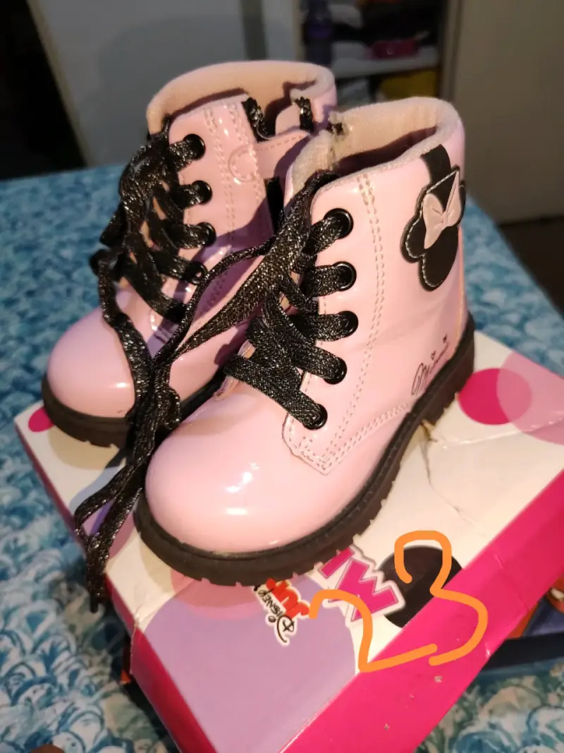 Botines rosados infantiles
