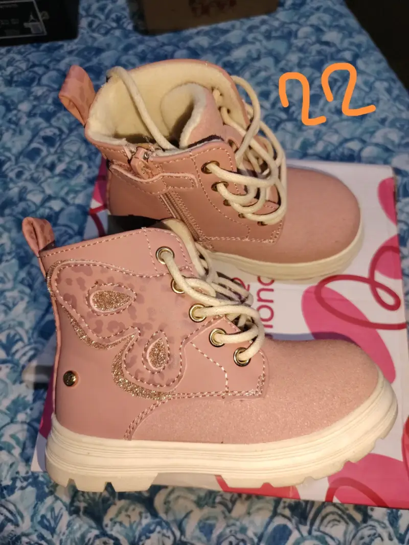 Botines rosados de niña talla 22